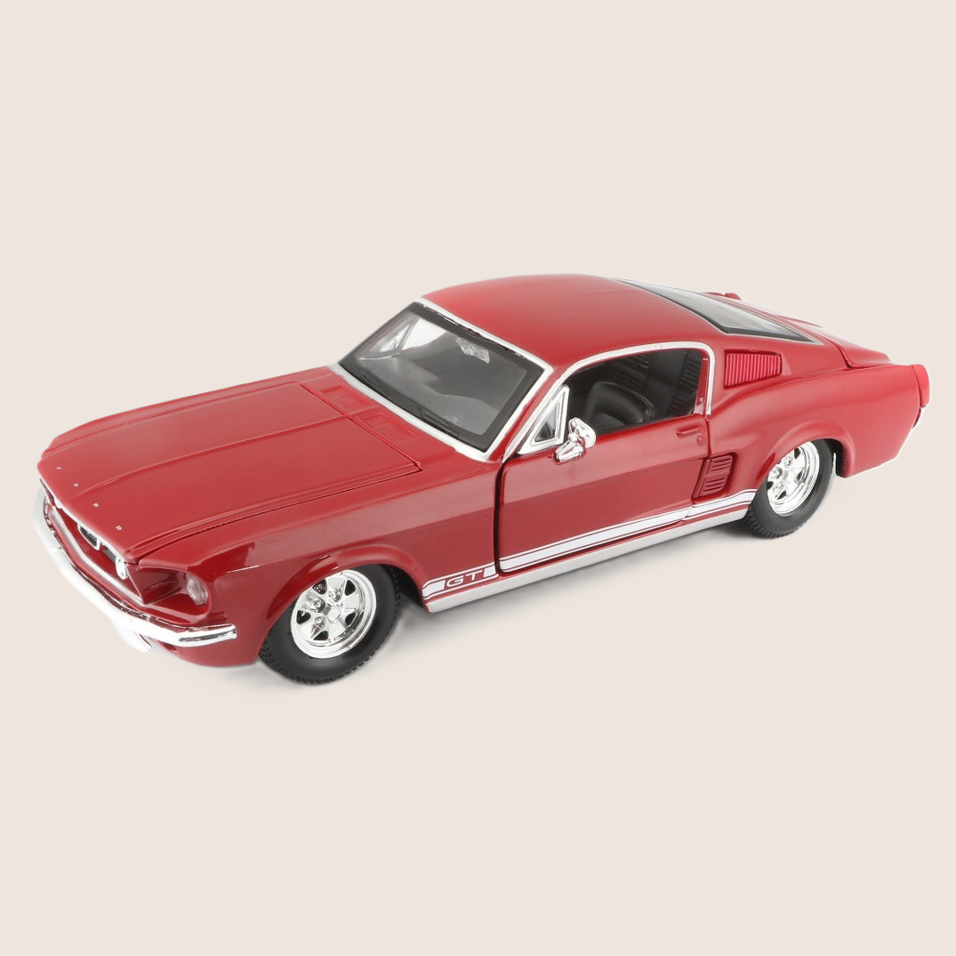Maisto Ford Mustang GT 1967 1:24 bilmodel i rød med detaljeret design og autentisk muskelbil-stil
