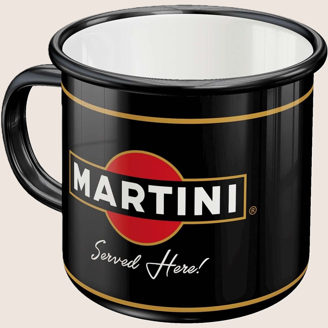 Martini Served Here Emaljekrus – Klassisk retro krus i emalje med ikonisk Martini-design. Perfekt til kaffe, te eller som samlerobjekt for bil- og motorsportsentusiaster.