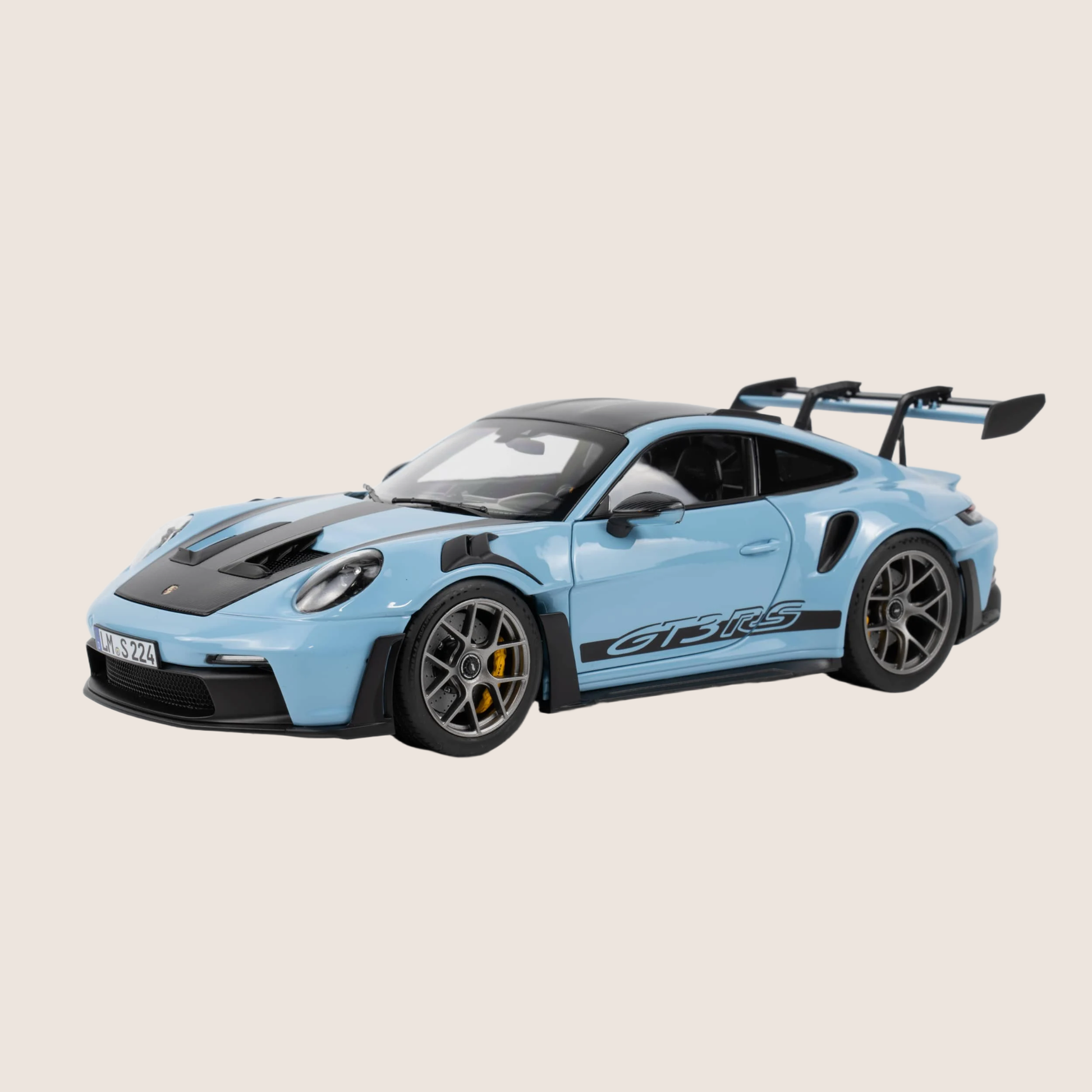 Porsche 911 GT3 RS 2022 1:12 model i Weissach Light Blue fra Norev med detaljeret karrosseri og realistisk interiør