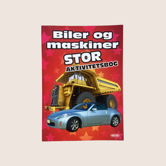 Biler og Maskiner – Stor Aktivitetsbog – Sjov og lærerig aktivitetsbog fyldt med opgaver, klistermærker og tegninger med biler, lastbiler og maskiner. Perfekt til børn med interesse for store køretøjer.