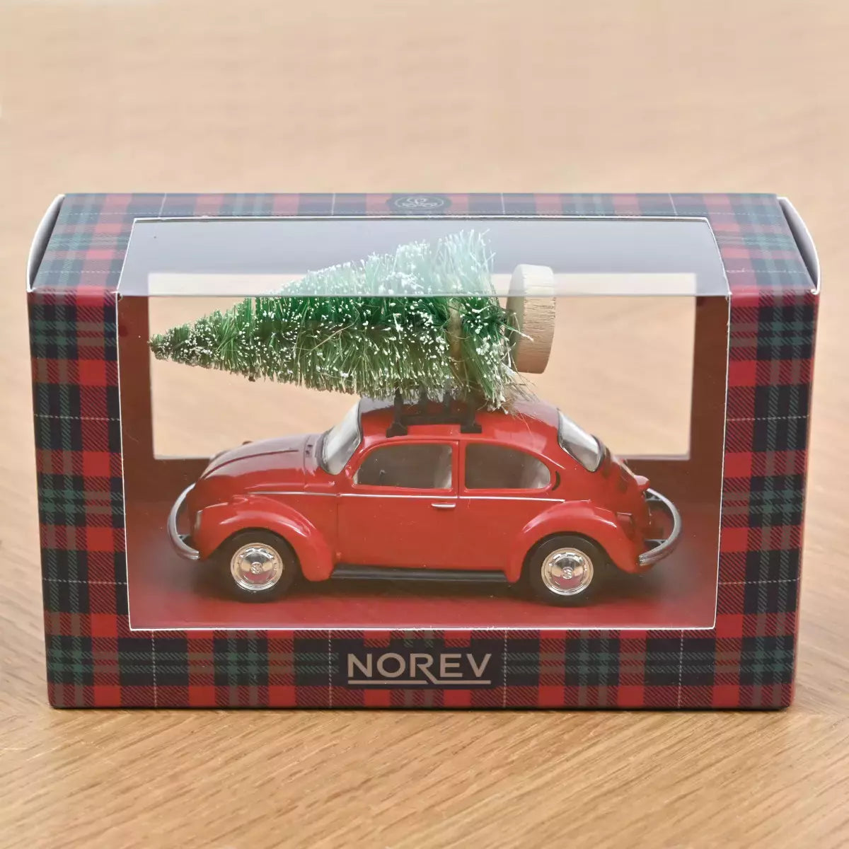 Norev 1:43 Volkswagen Beetle Christmas 1973 med juleinspirerede detaljer
